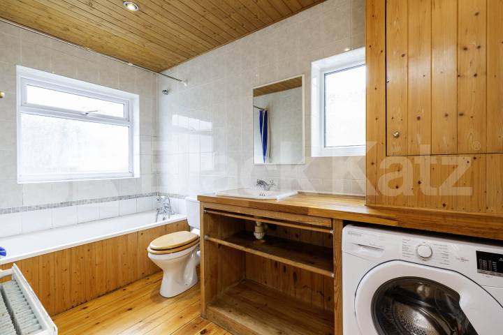 Top floor 1 bedroom with exposed brick and private roof terrace Hillfield Avenue, Crouch End / Hornsey